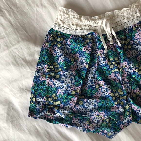 AERIE Floral Print Shorts - Picture 2 of 4